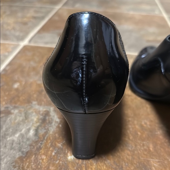 Via Spiga Black Patent Leather Oxfords - Picture 5 of 11